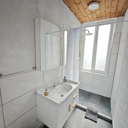 Daire The Clock House *